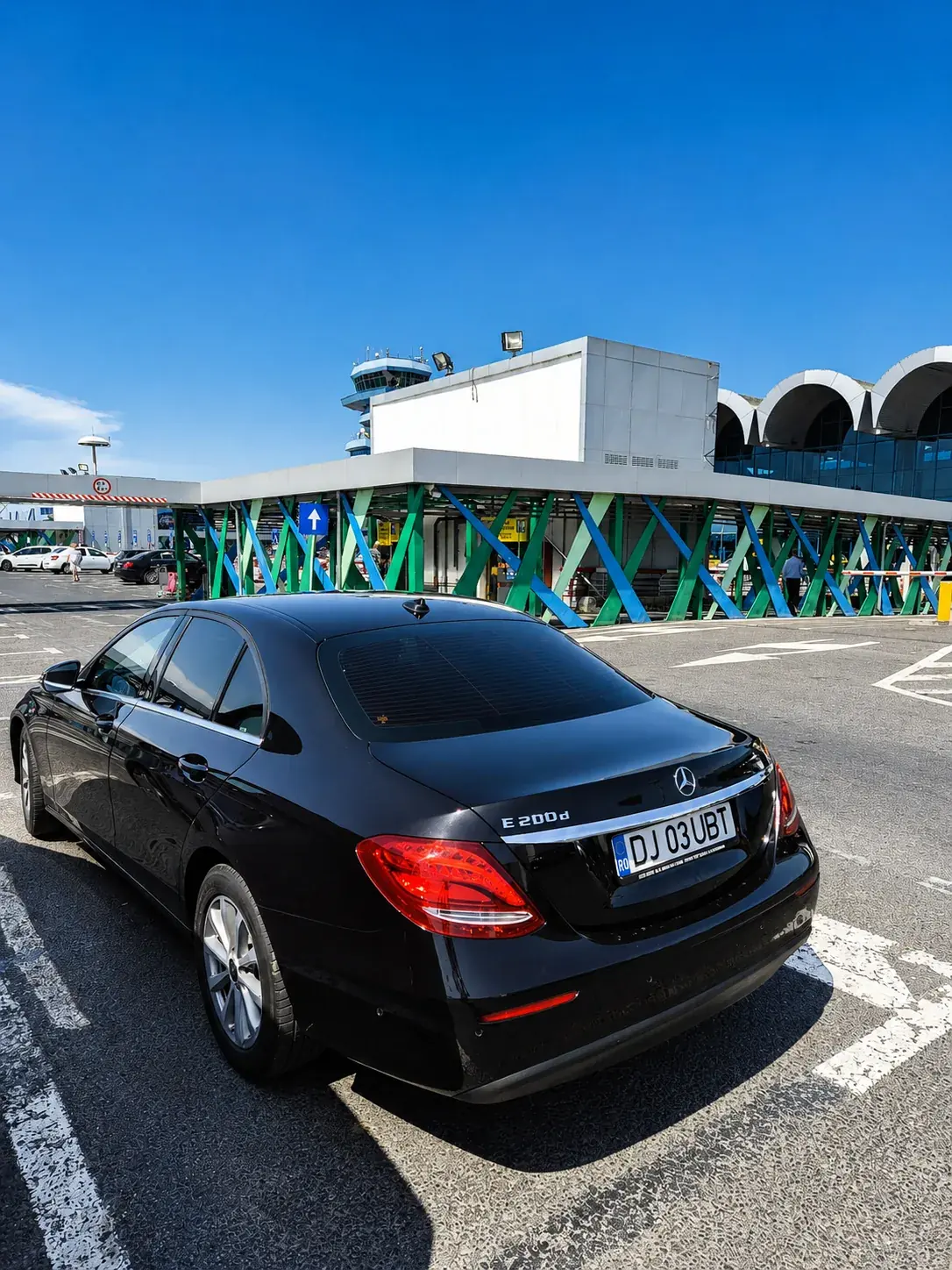Mercedes E-Class UBT la terminalul Aeroportului Otopeni